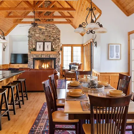 The Lodge, 'North Woods' Style, Boutique Galena Getaway! Exterior photo